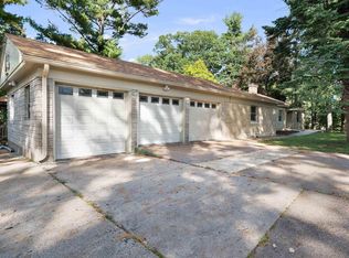 660 18th Ave, East Moline, IL 61244