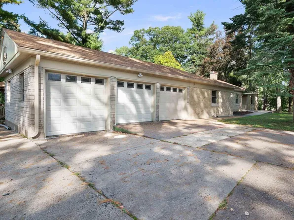 660 18th Ave, East Moline, IL 61244