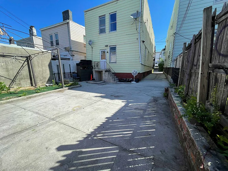 297 Fulton Ave — Photo 19