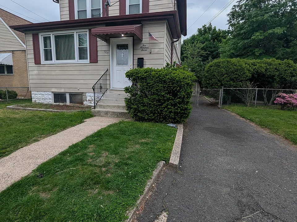 507 W Henry St