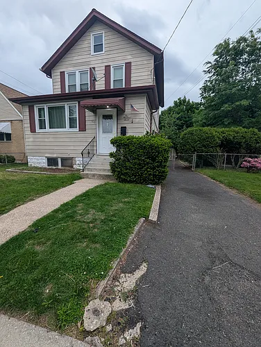 507 W Henry St Photo 1