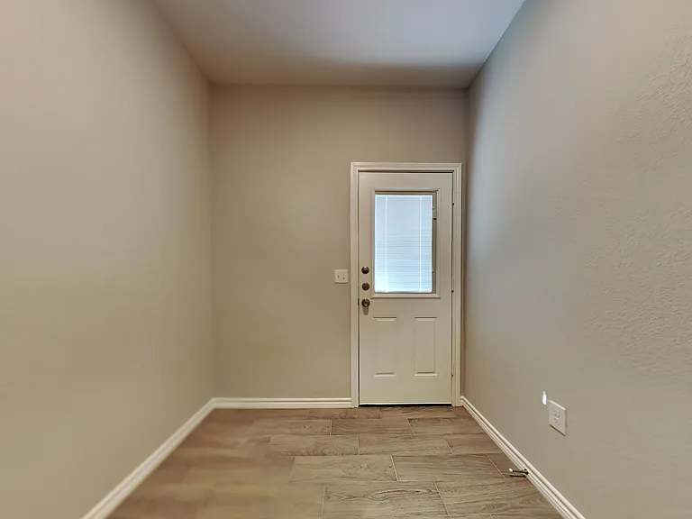 16855 Balmoral — Photo 13