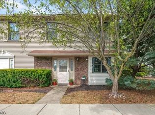 131 Hampton Ct, Somerset, NJ 08873