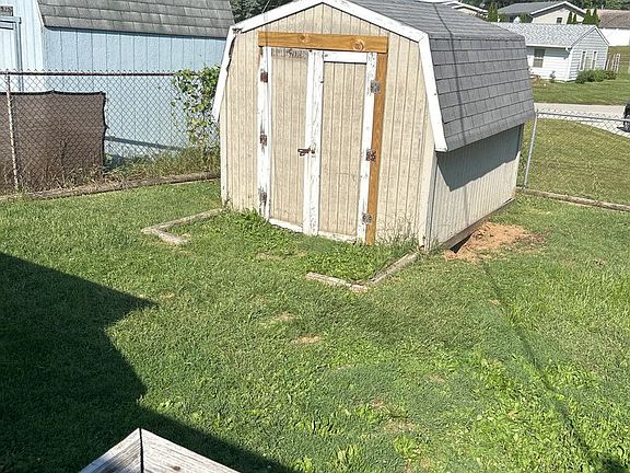 3rd image of 109 David Dr