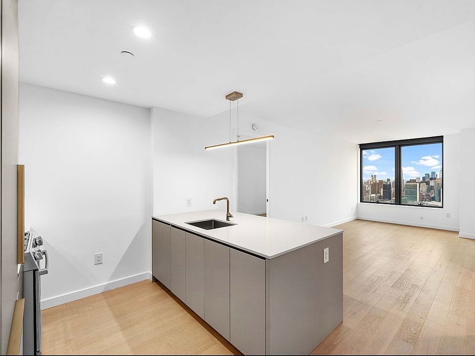 1st image of 3 Court Sq APT 5201