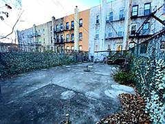 3rd image of 541 McDonald Ave Building 1R