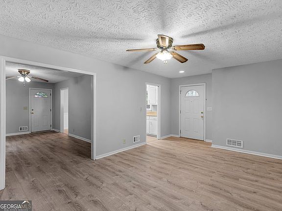 4th image of 260 Pinehurst Dr