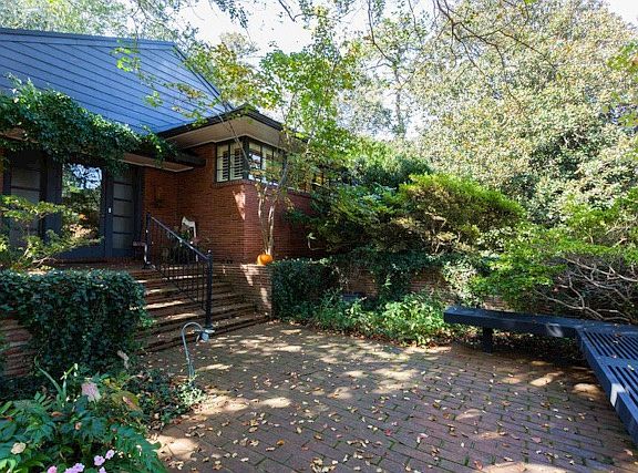 2nd image of 839 Bluff Dr
