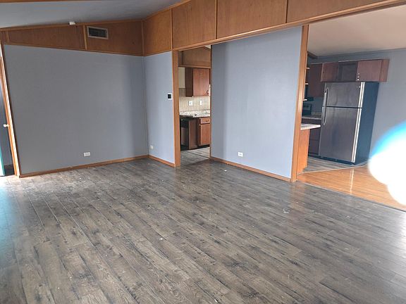4th image of 114 S 3rd St