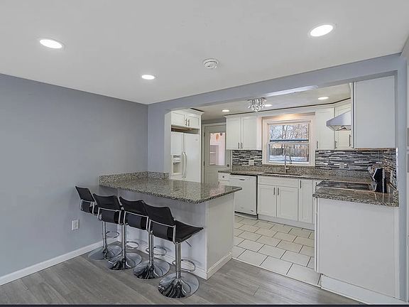 2nd image of 107 Drexler Ave S