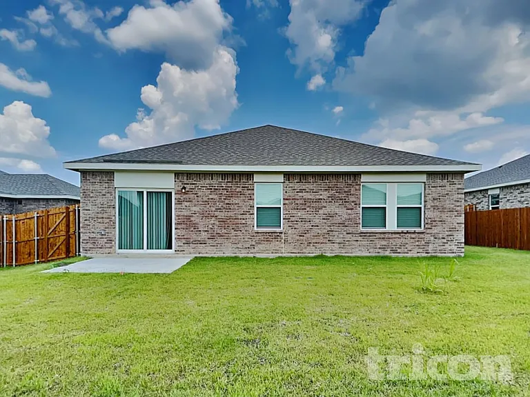 2532 Sanders Creek Dr — Photo 16