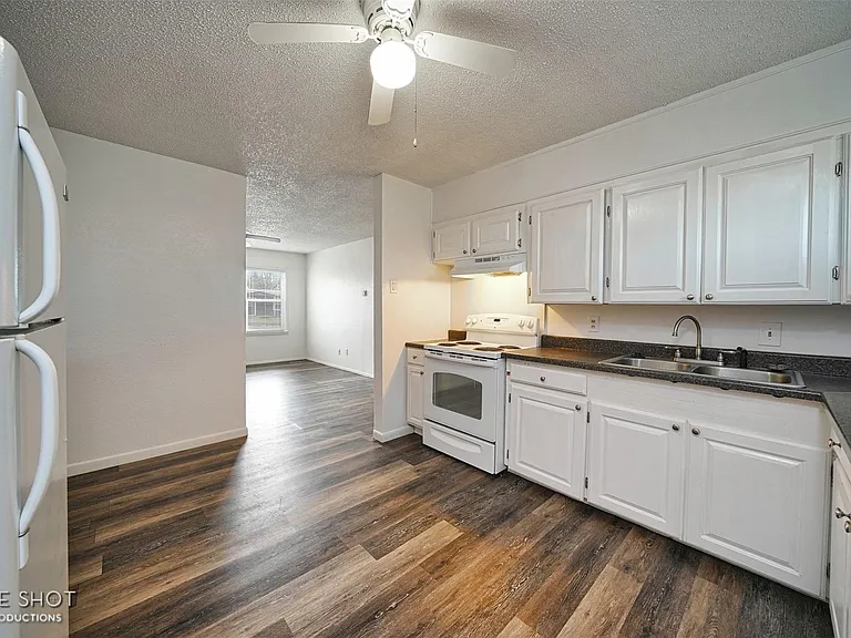 1234 S Crockett Dr — Photo 9