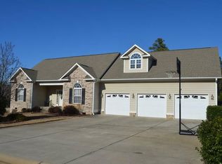 1111 Masterpiece Dr, Hope Mills, NC 28348