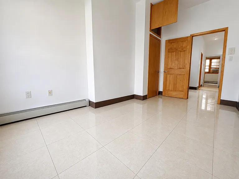 518 Graham Ave #1-R — Photo 2