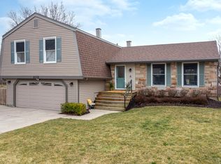 2115 Tiffany Dr, Schaumburg, IL 60194