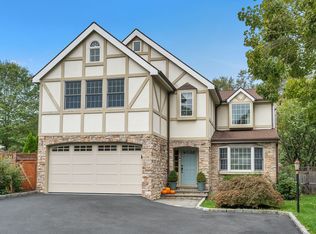 23 Griffith Rd, Riverside, CT 06878