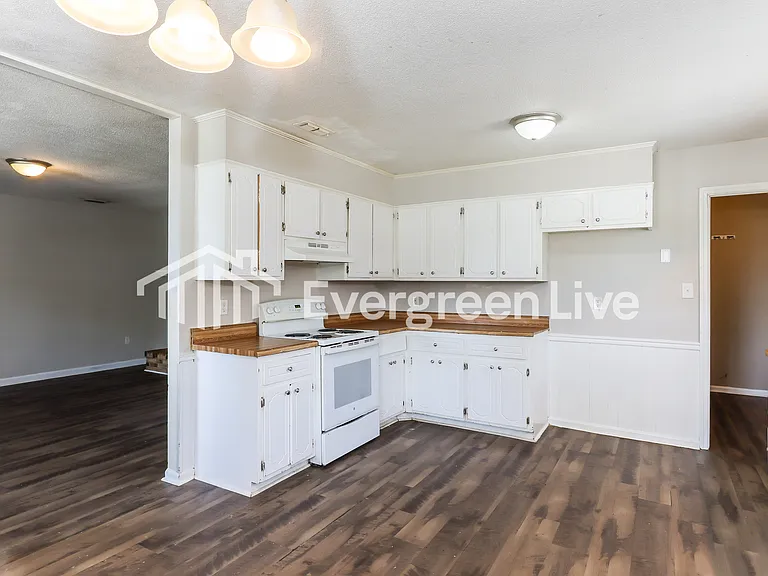 2910 Celeste Dr — Photo 6