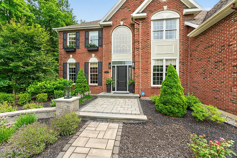 3rd image of 5 Caraway Court
