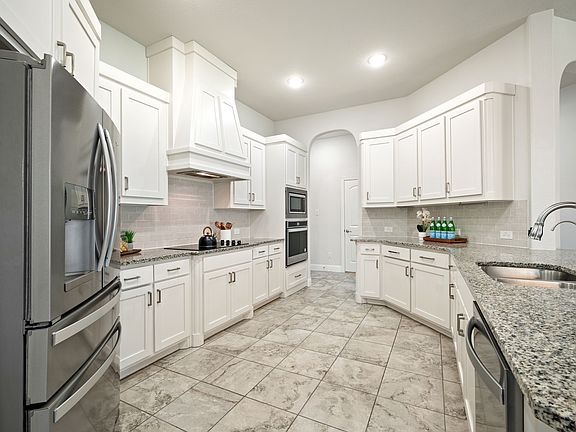 5th image of 605 Roscoe Dr