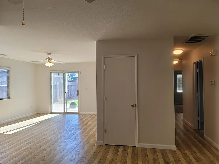 6054 Preakness Dr — Photo 6