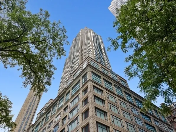 100 E Huron St APT 2804, Chicago, IL 60611