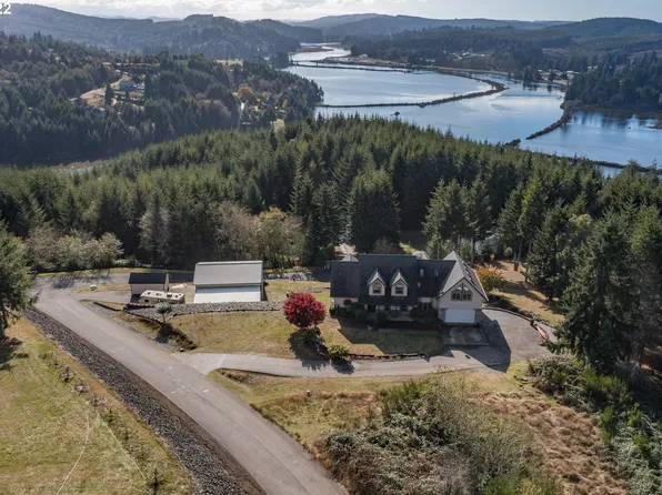 62236 Silver Rd, Coos Bay, OR 97420
