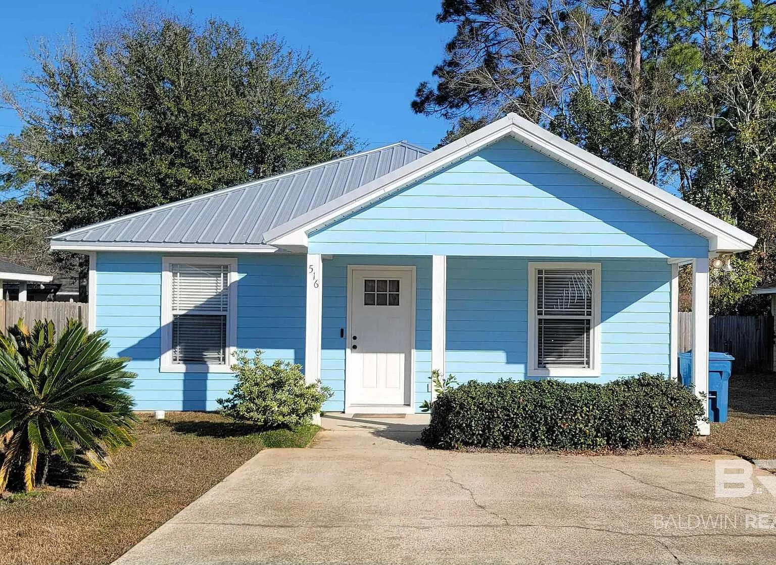 3 bed, 2.0 bath, 1252 sqft, $2,300 — Photo 1