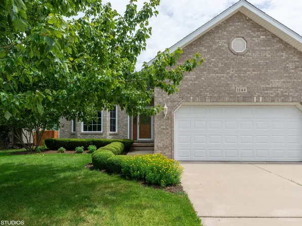 1144 Penny Ln, Sycamore, IL 60178