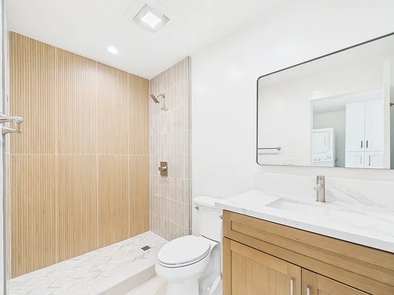 1126 W Redwood St — Photo 14