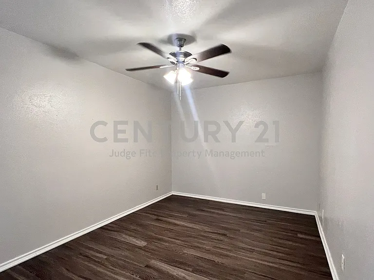 1108 N Elm St #10 — Photo 25