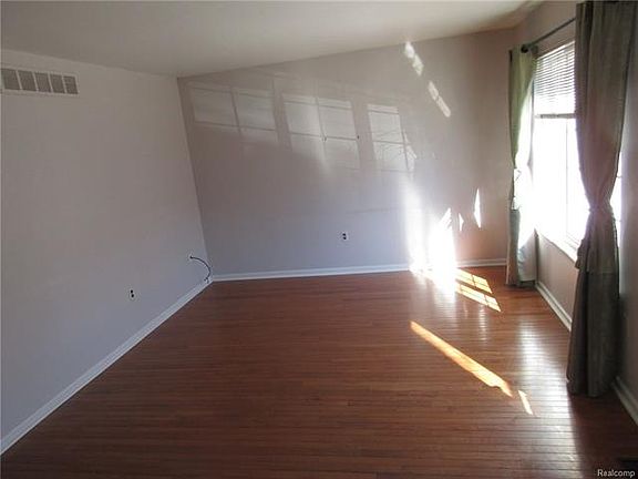 4th image of 1959 Wickham St #1