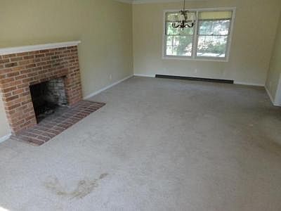4th image of 8755 Meadow Ln