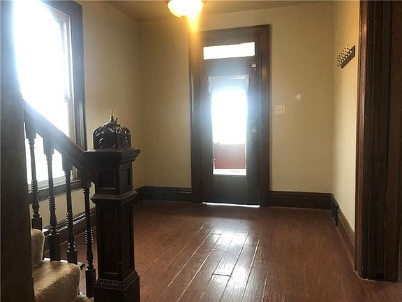 2nd image of 1044 Steubenville Pike
