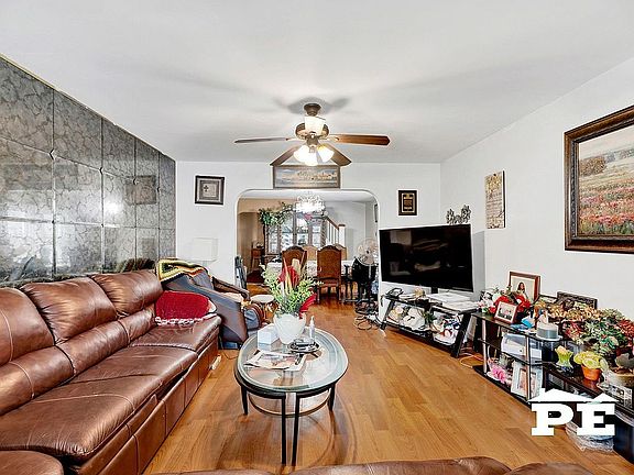 4th image of 1531 E 54th St