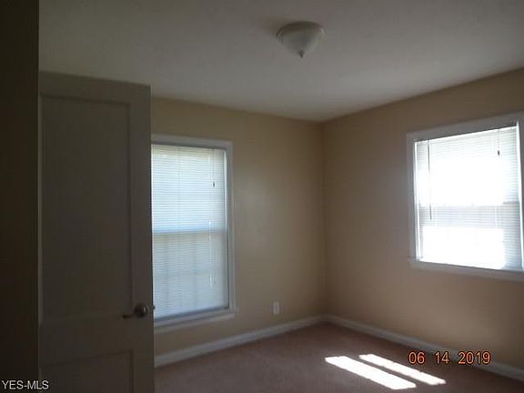 3rd image of 822 N Firestone Blvd