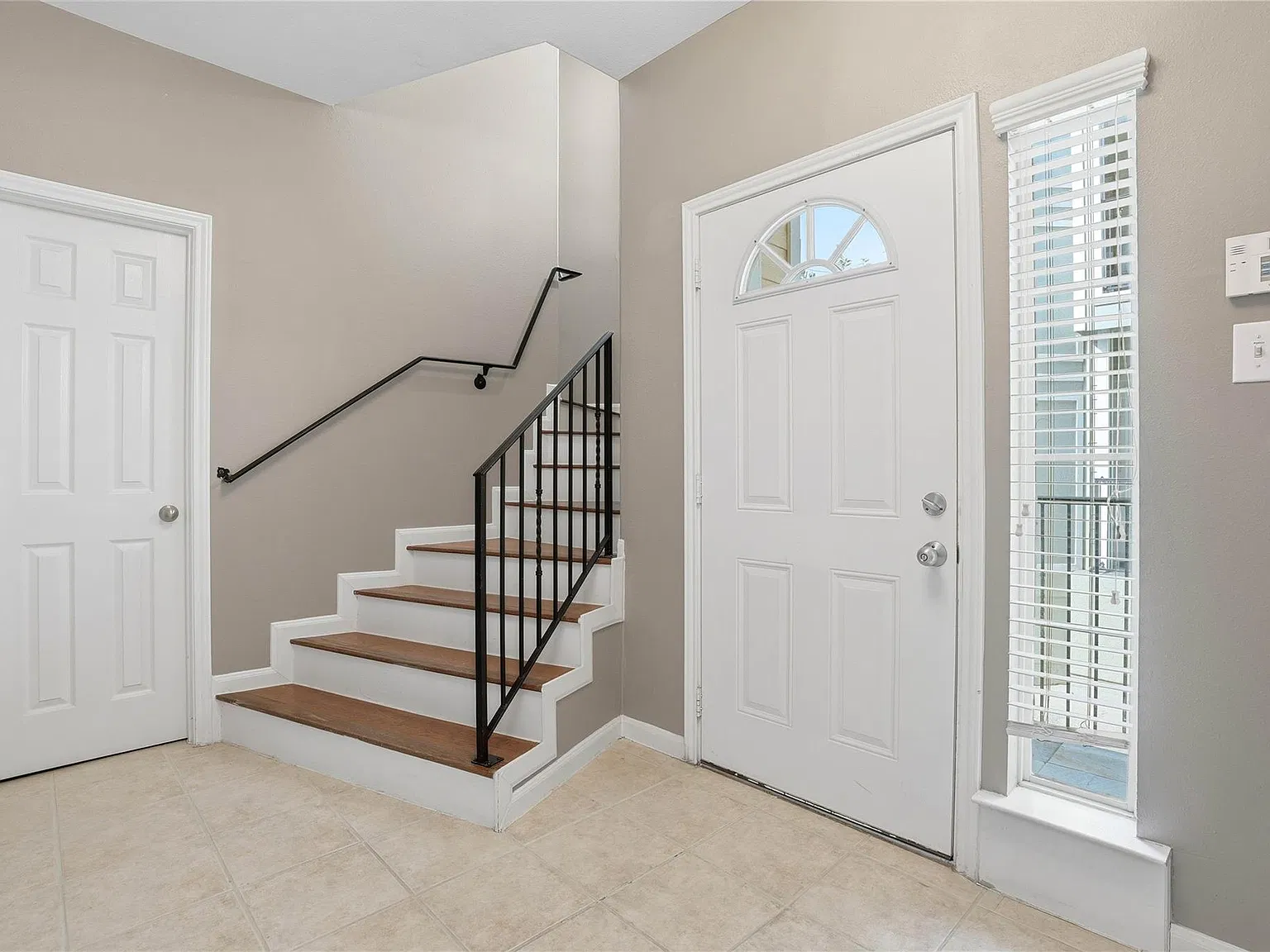 3 bed, 3.5 bath, 2099 sqft, $3,000 — Photo 3