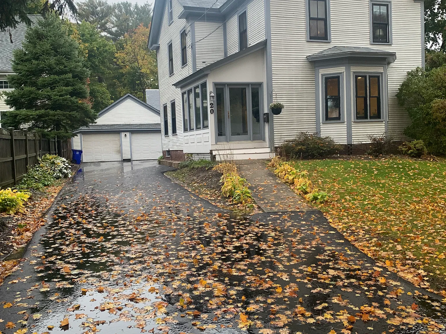 3 bed, 1.5 bath, 1400 sqft, $3,300 — Photo 1