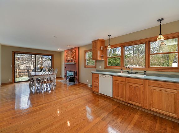 2nd image of 1220 Fox Glade Ct