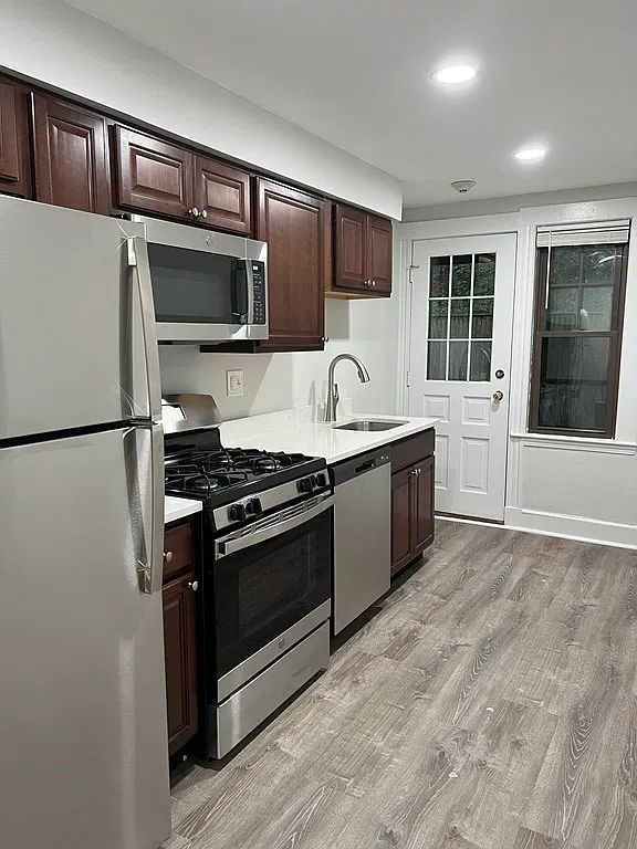 2 bed, 1.0 bath, 700 sqft, $2,495 — Photo 1
