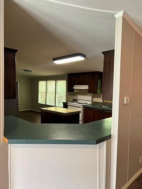 3 bed, 2.0 bath, 1568 sqft, $1,550 — Photo 3