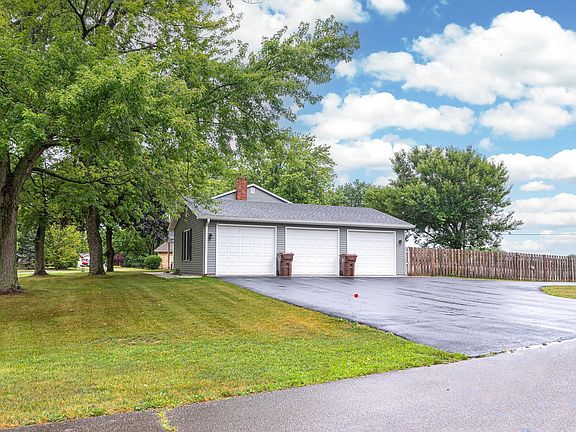 3rd image of 3900 Pleasant Dr