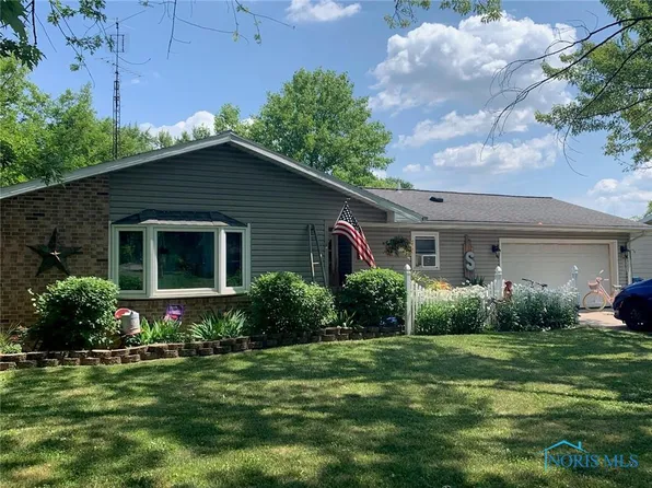 521 Lawndale Dr, Bryan, OH 43506