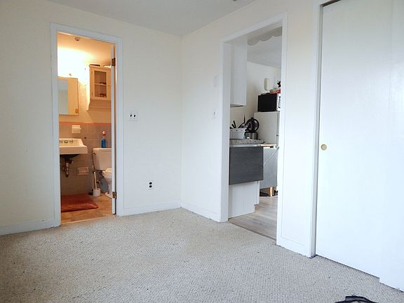 4th image of 15 Franklin St APT 3