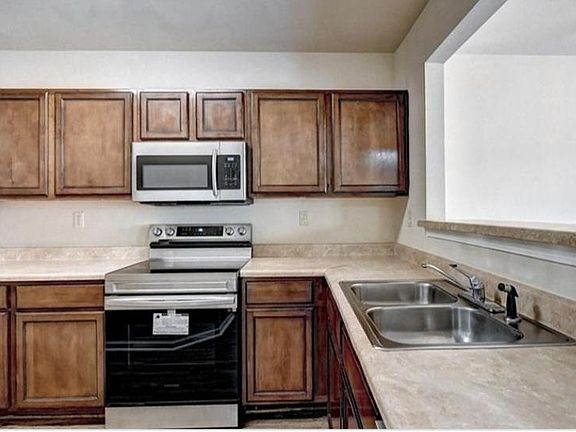5th image of 322 Oaktown Ct