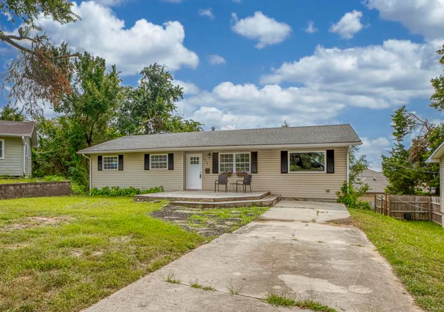 Beautifully remodeled 4 Bedroom 3 Bathroom home — Photo 1