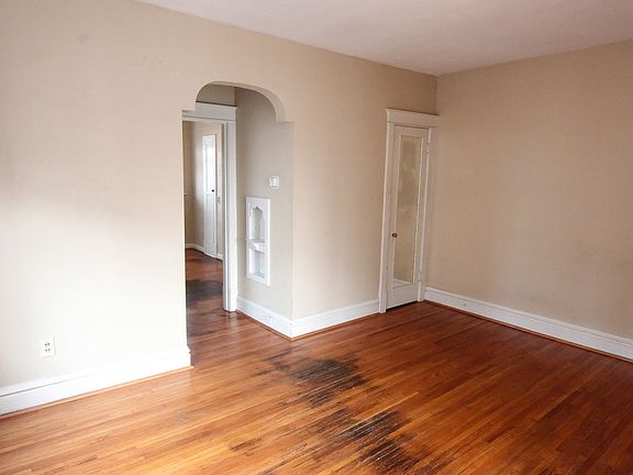 4th image of 3953 Chippewa St
