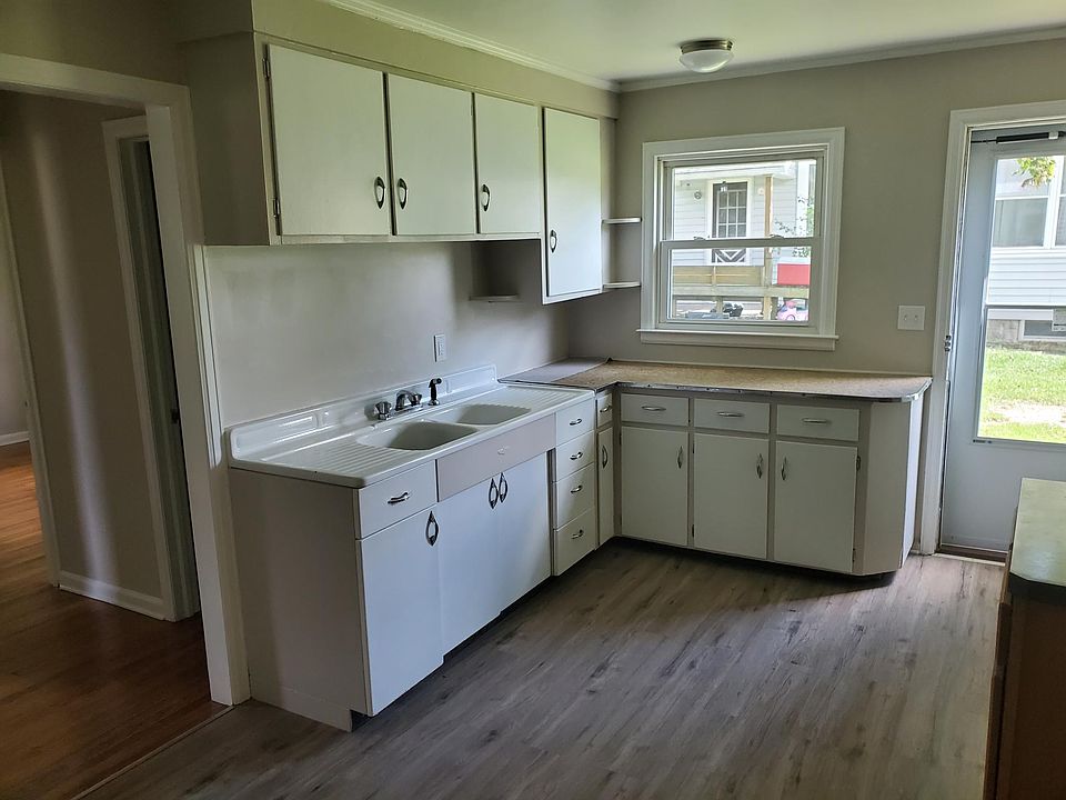 1st image of 211 Mansion St #211