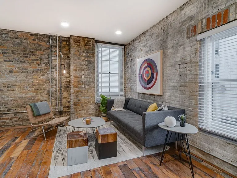 Commission House — Photo 15