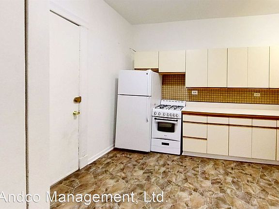 3rd image of 4651 N Malden St APT 1E