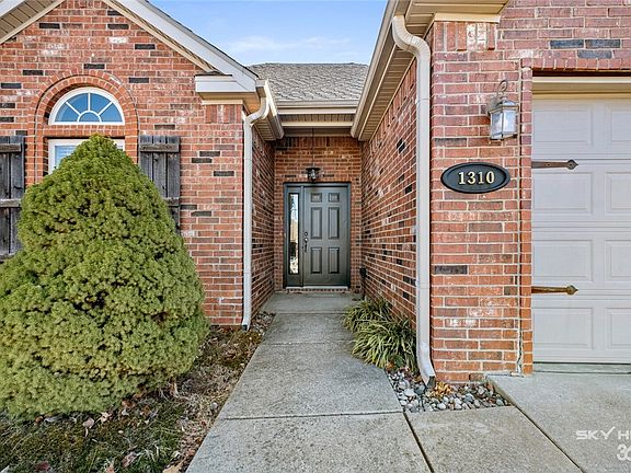3rd image of 1310 Shetland Dr